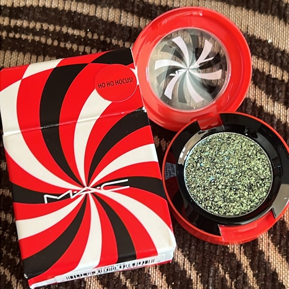 ⚡️🍦Mac Ho Ho Hocus! Duochrome Eyeshadow - Picture 6 of 9